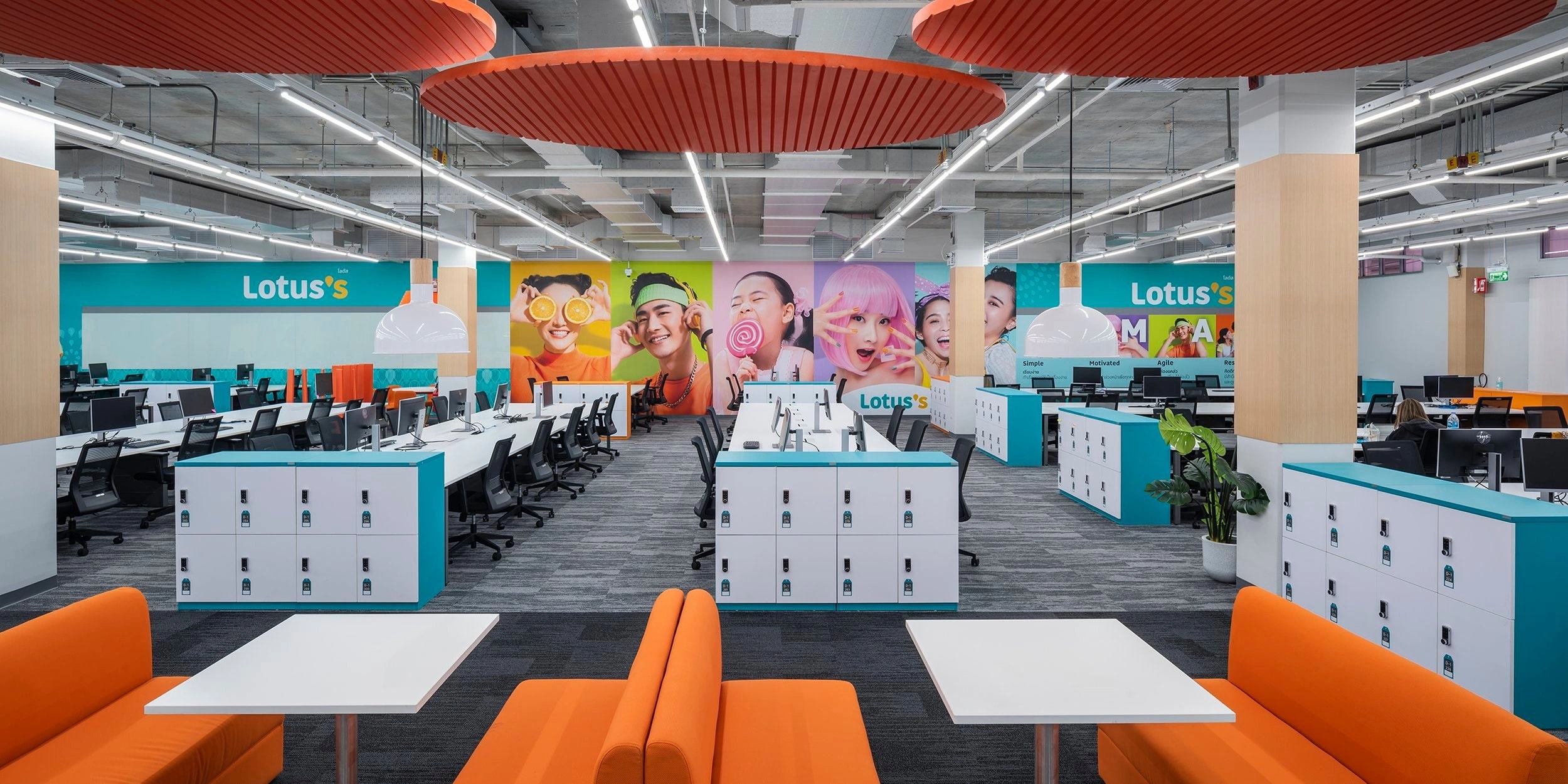 Lotus's Office Photography