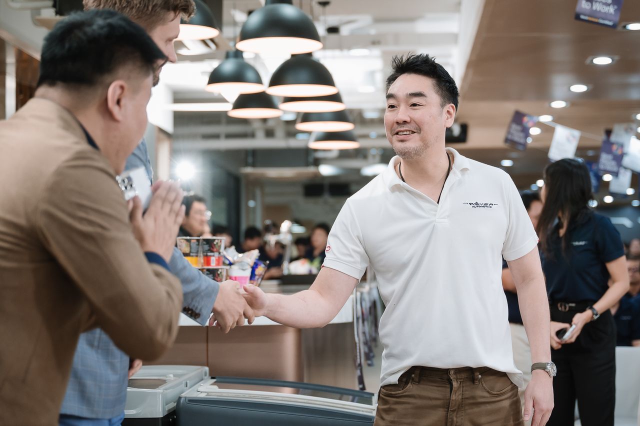 เรเว่ ออโตโมทีฟ workplace